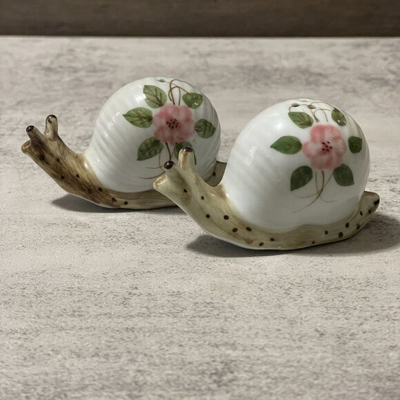 Unknown Other - Vintage Snail Figurine Ceramic Floral Salt Pepper Shaker 2-Piece Set